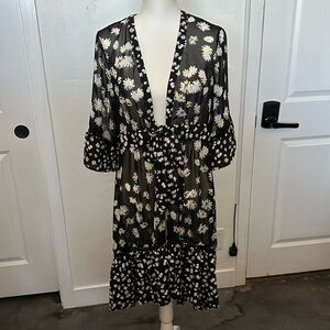 Cabi black sheer robe with daisies size Medium EUC